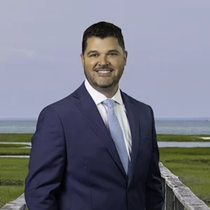 Erik Porter headshot - professional headshot of Erik Porter, Executive Vice President, Chief Financial Officer and Treasurer with The Coop