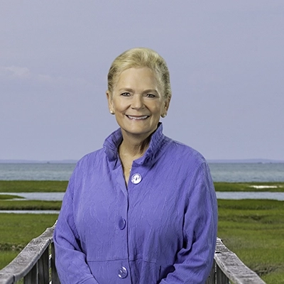 Photo of Lisa Oliver